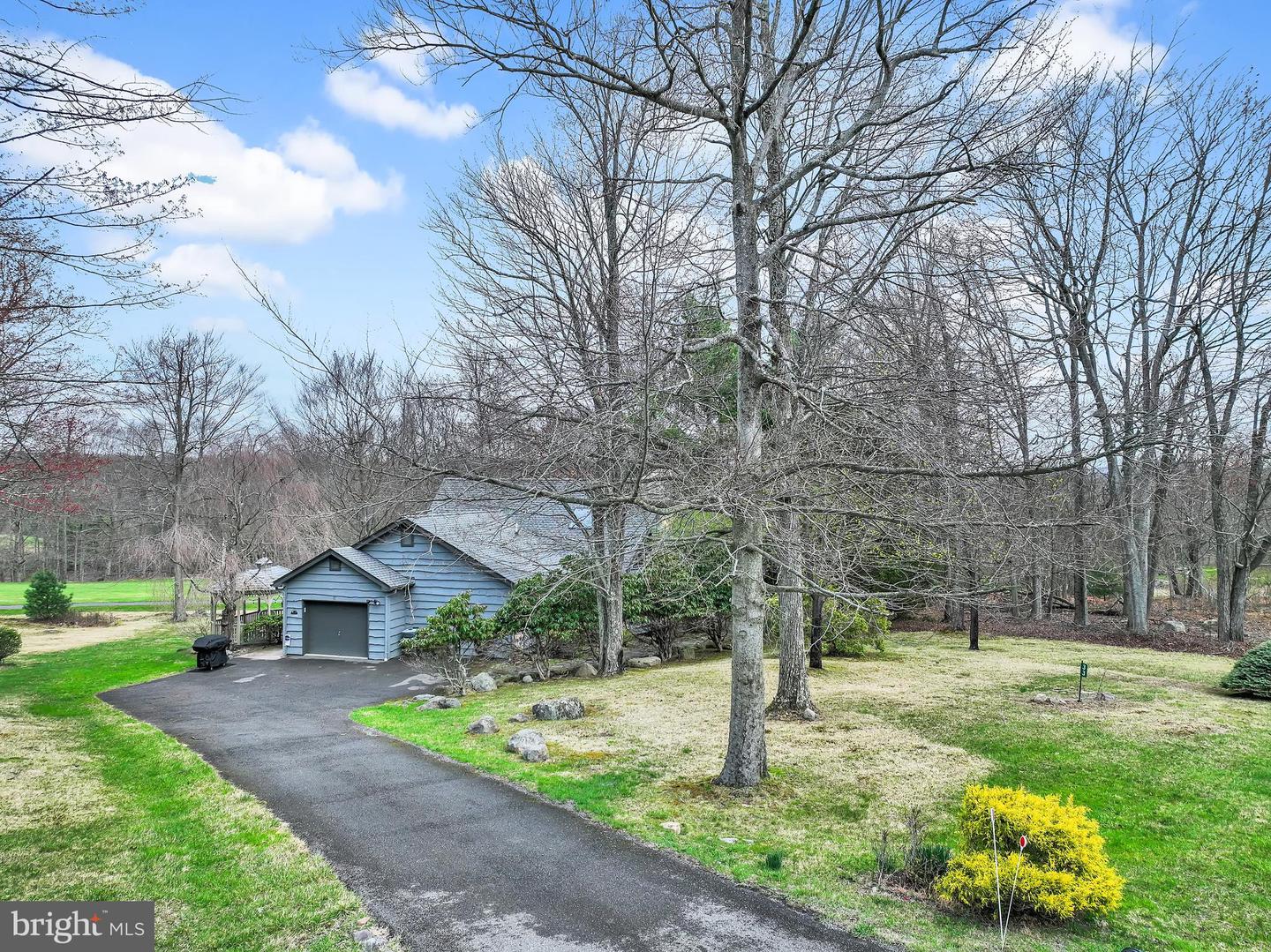33 Rock Ridge Rd Property Photo 3
