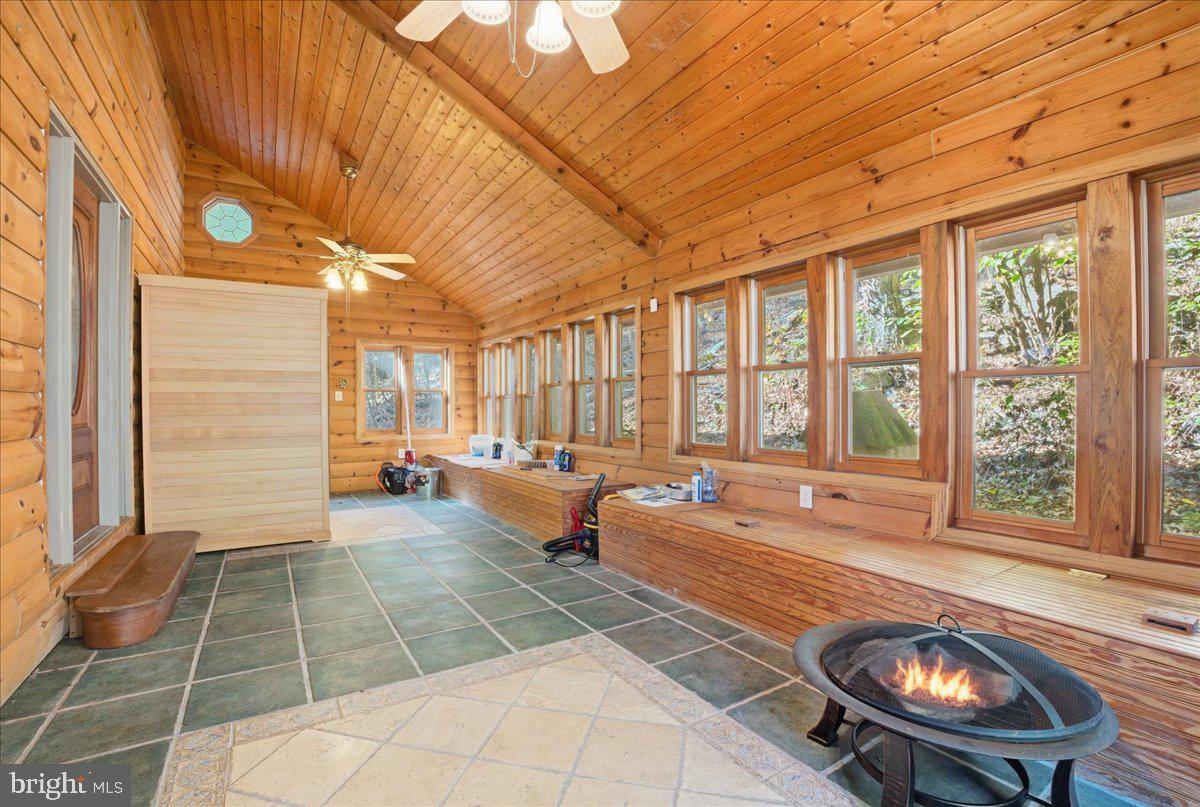 493 Lake Dr Property Photo 53