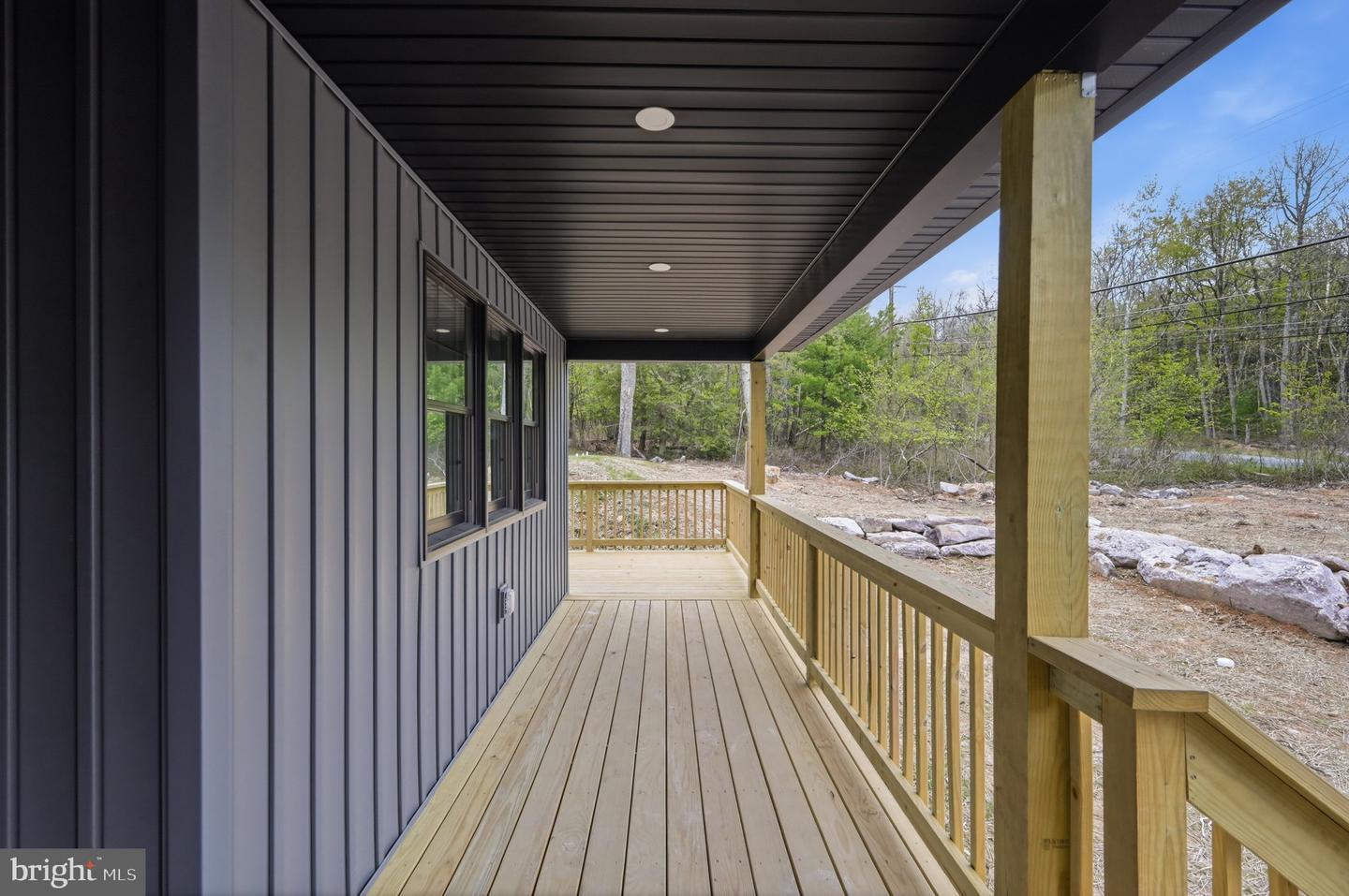 399 Stony Mountain Rd Property Photo 4