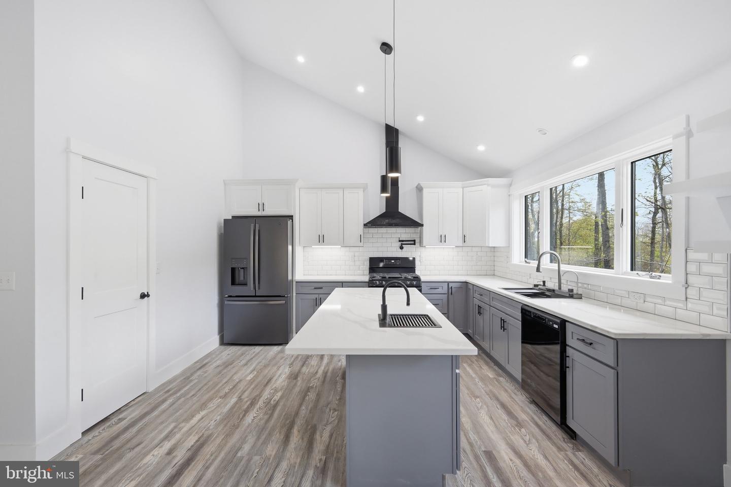 399 Stony Mountain Rd Property Photo 12