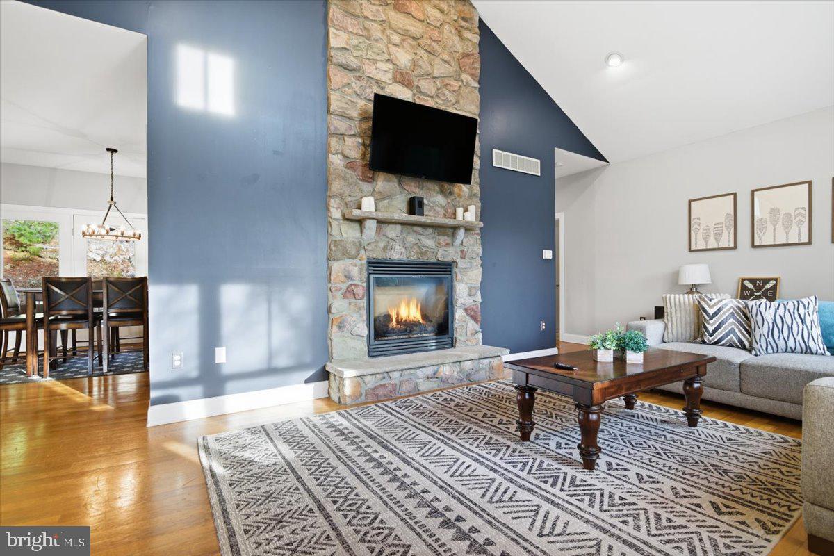 6 Fieldstone Ct Property Photo 9