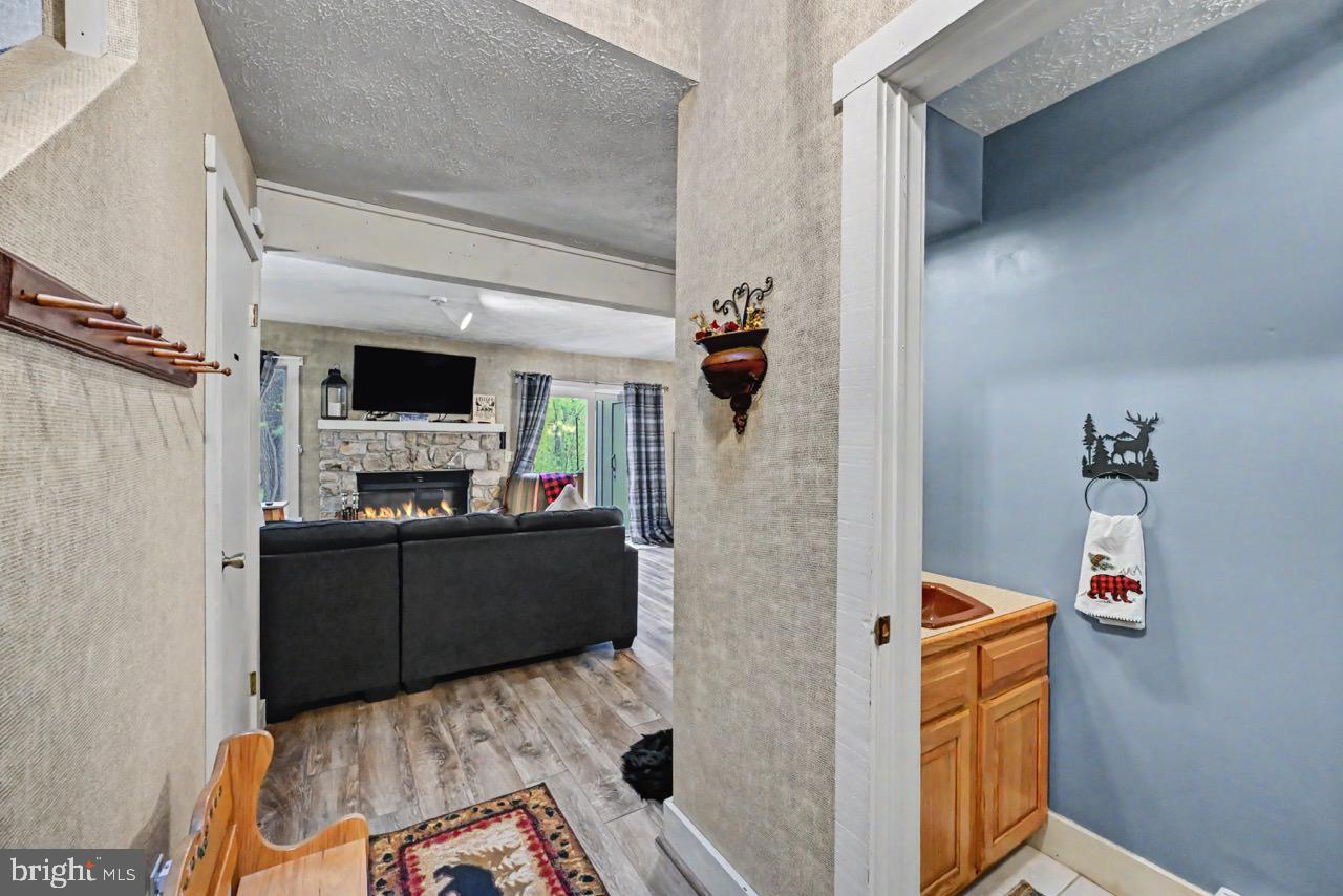 33 Elevator Property Photo 25