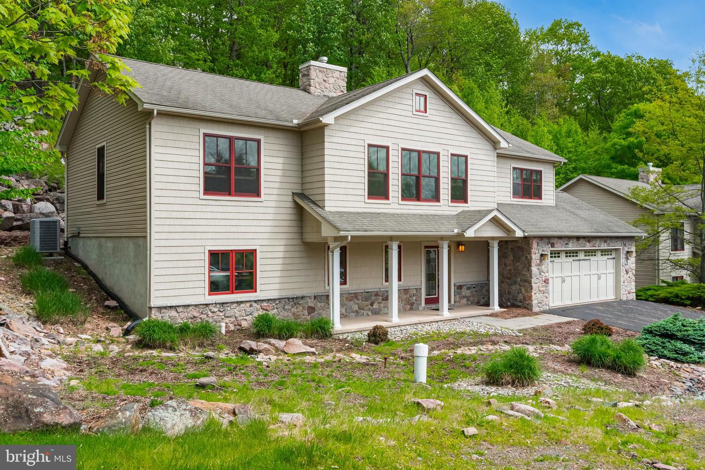 54 Bluestone Ct Property Photo 3