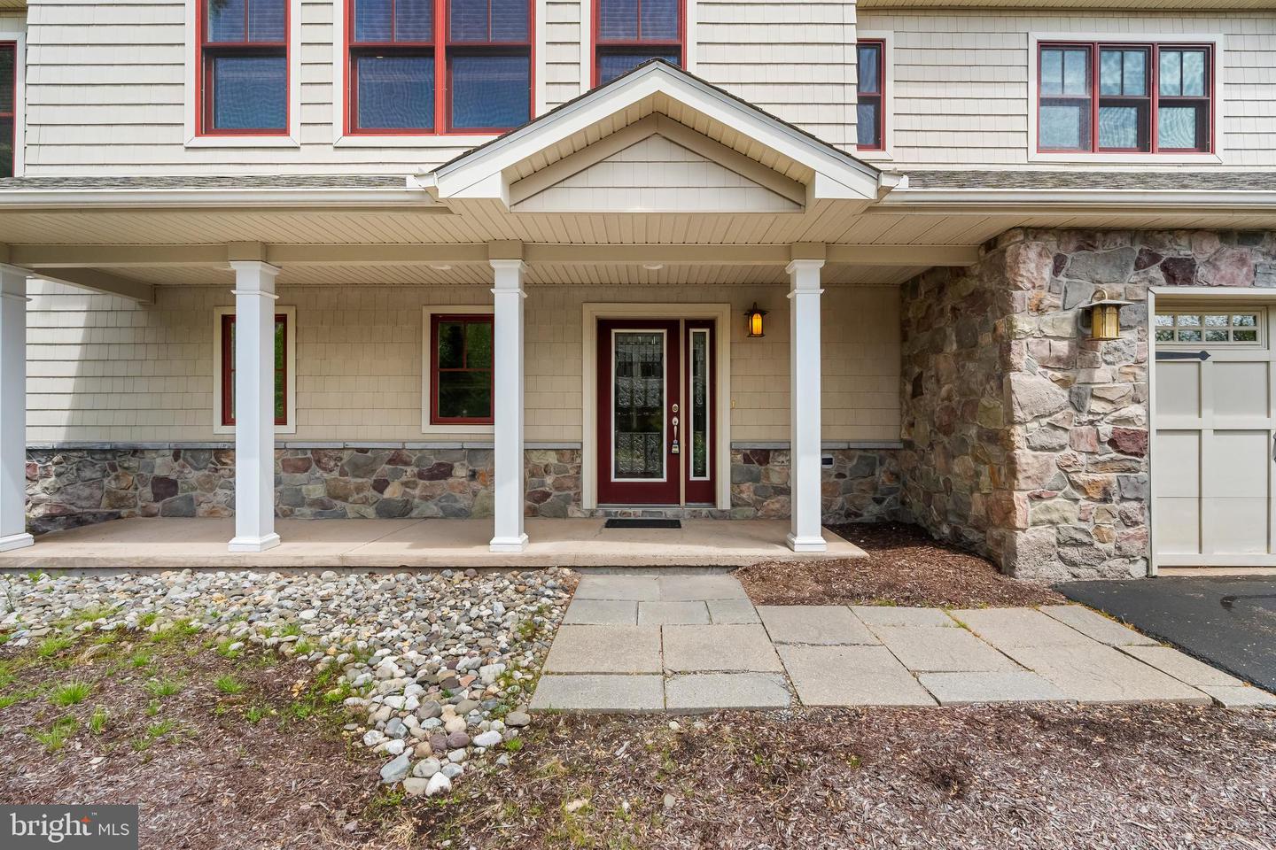 54 Bluestone Ct Property Photo 8
