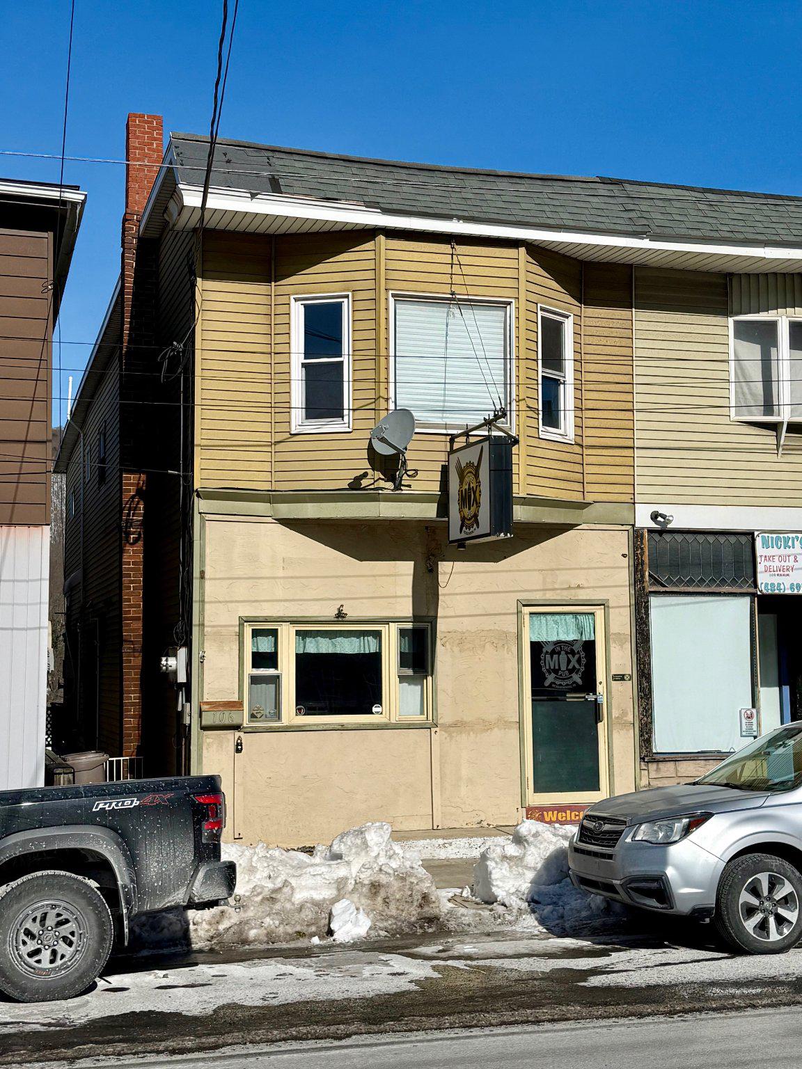 106 E Catawissa St Property Photo 1