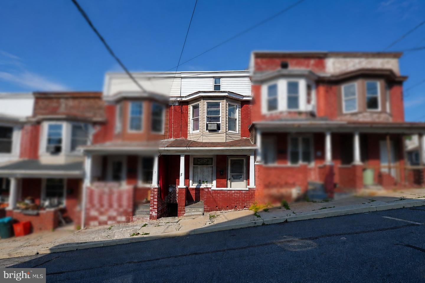 5 N Walnut St Property Photo 1