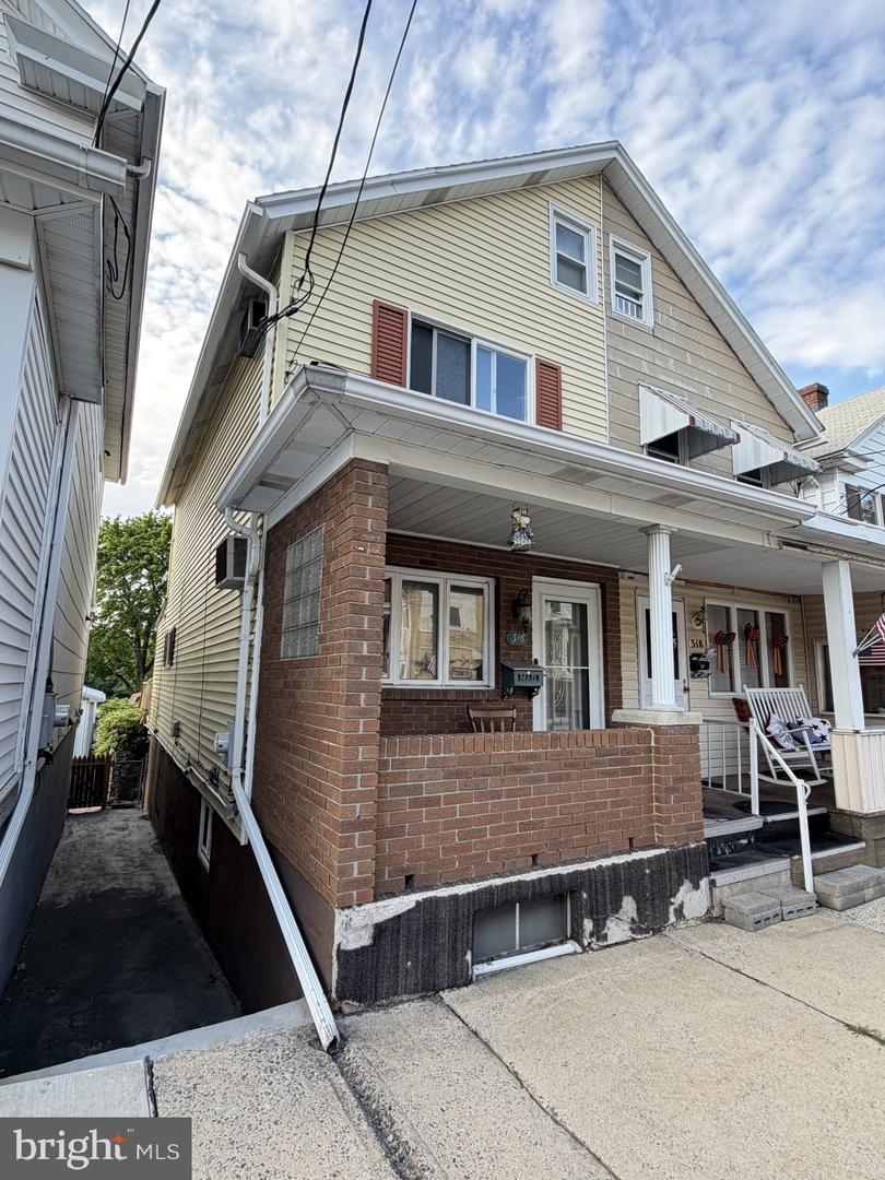 316 E Fell St Property Photo 1