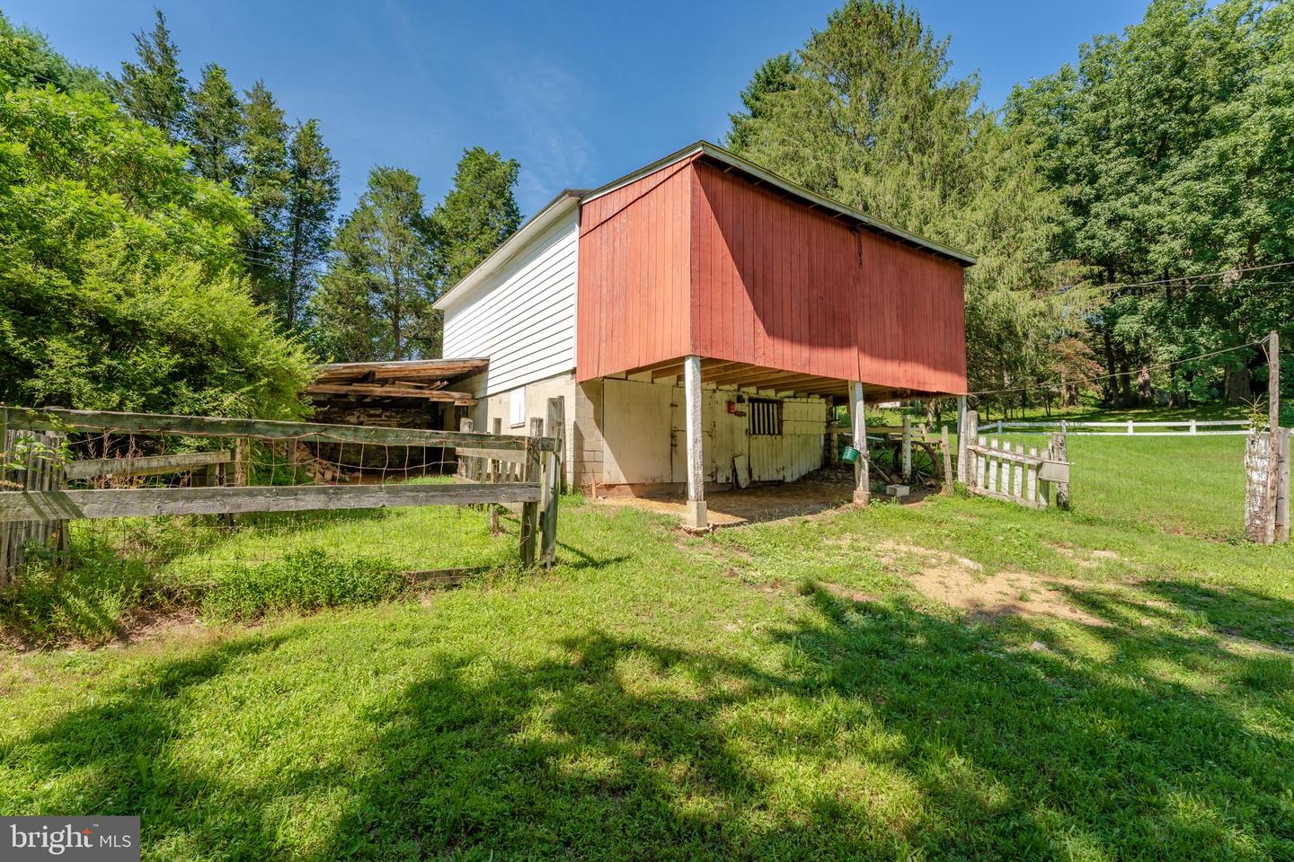 210 Snyders Rd Property Photo 5