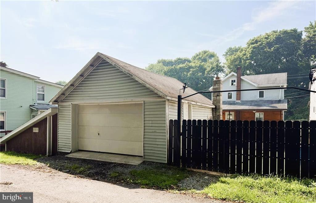 130 Bridge Property Photo 4