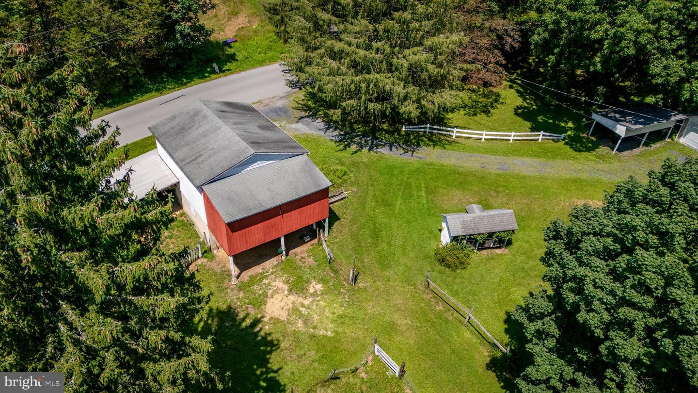 210 Snyders Rd Property Photo 2