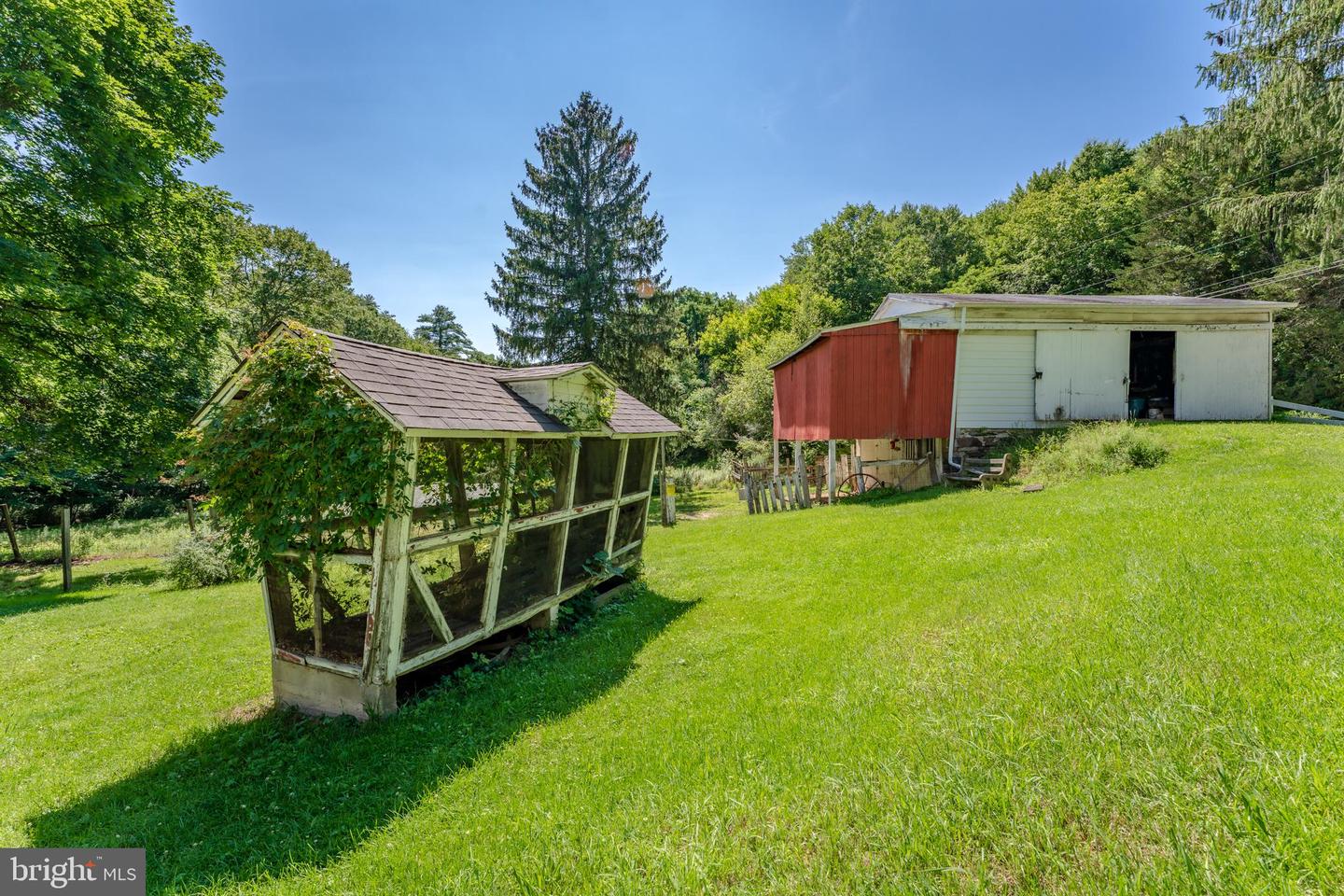 210 Snyders Rd Property Photo 3