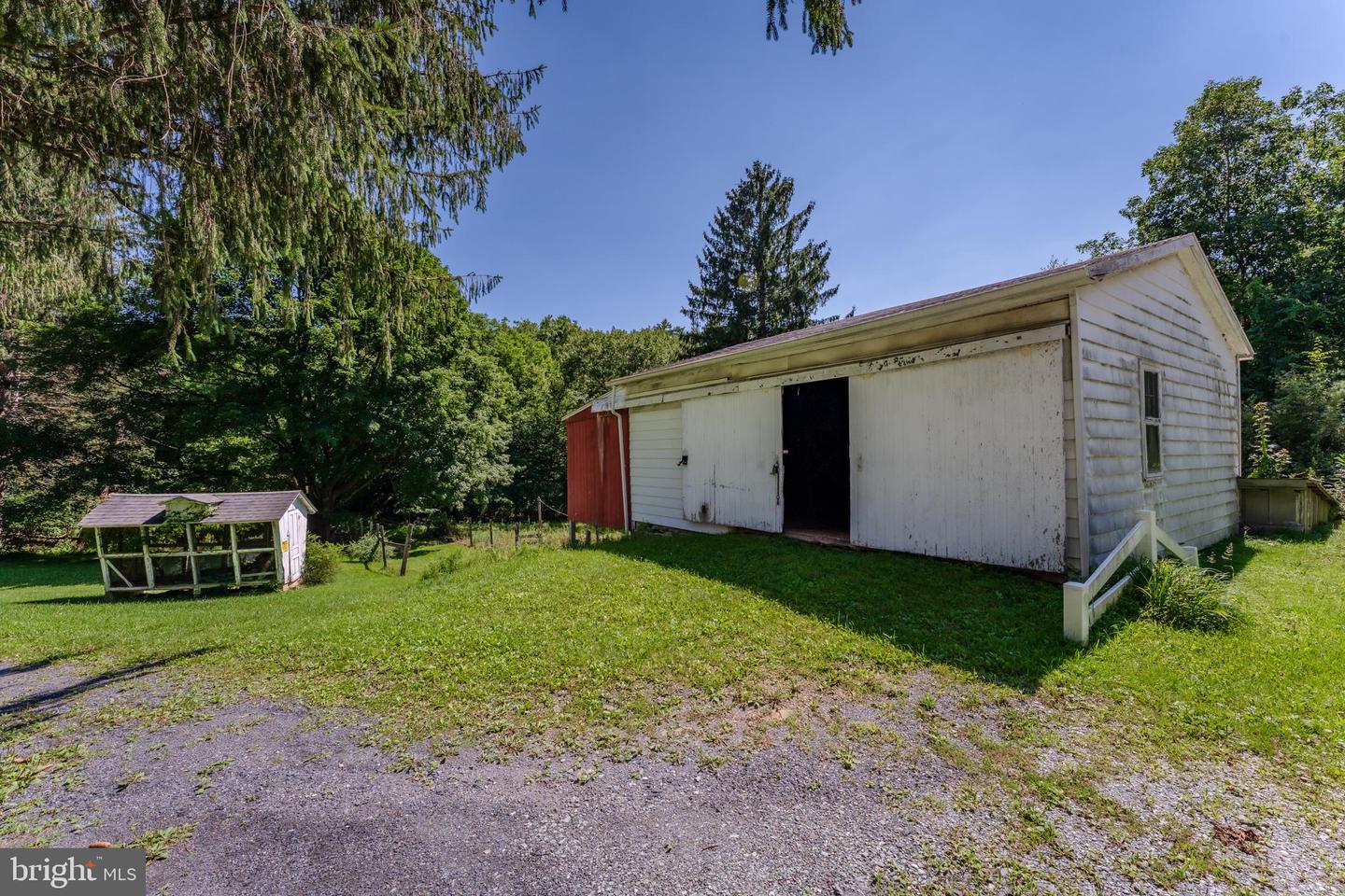 210 Snyders Rd Property Photo 4