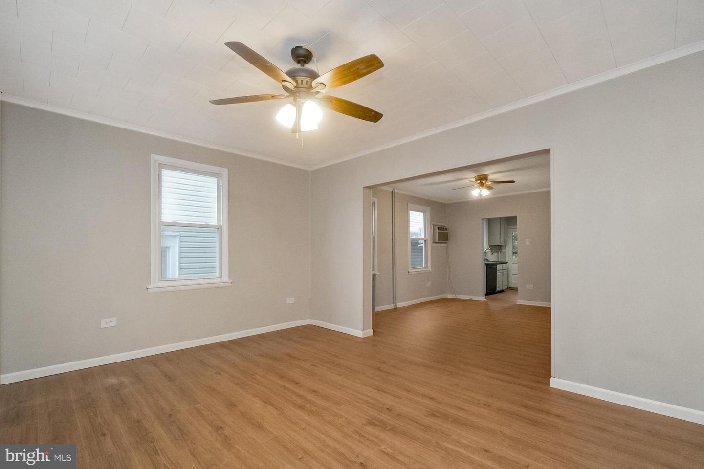 341 W Ridge St Property Photo 2