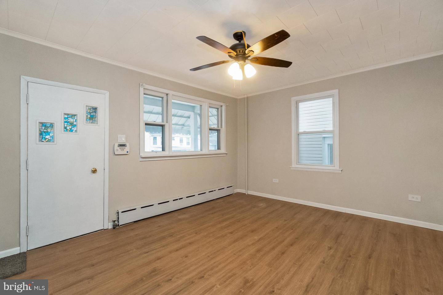 341 W Ridge St Property Photo 3