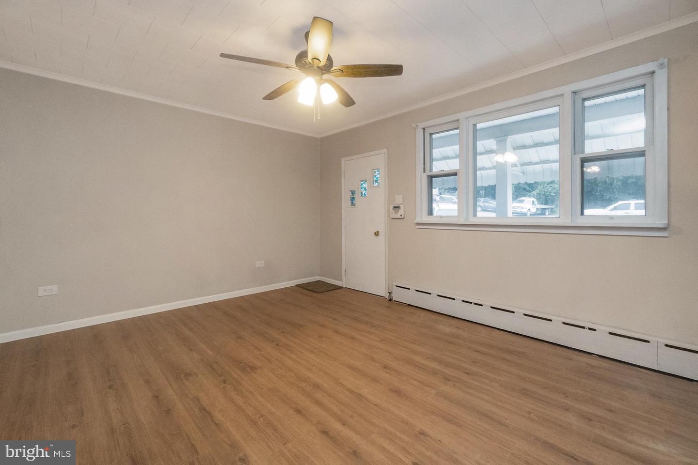 341 W Ridge St Property Photo 4