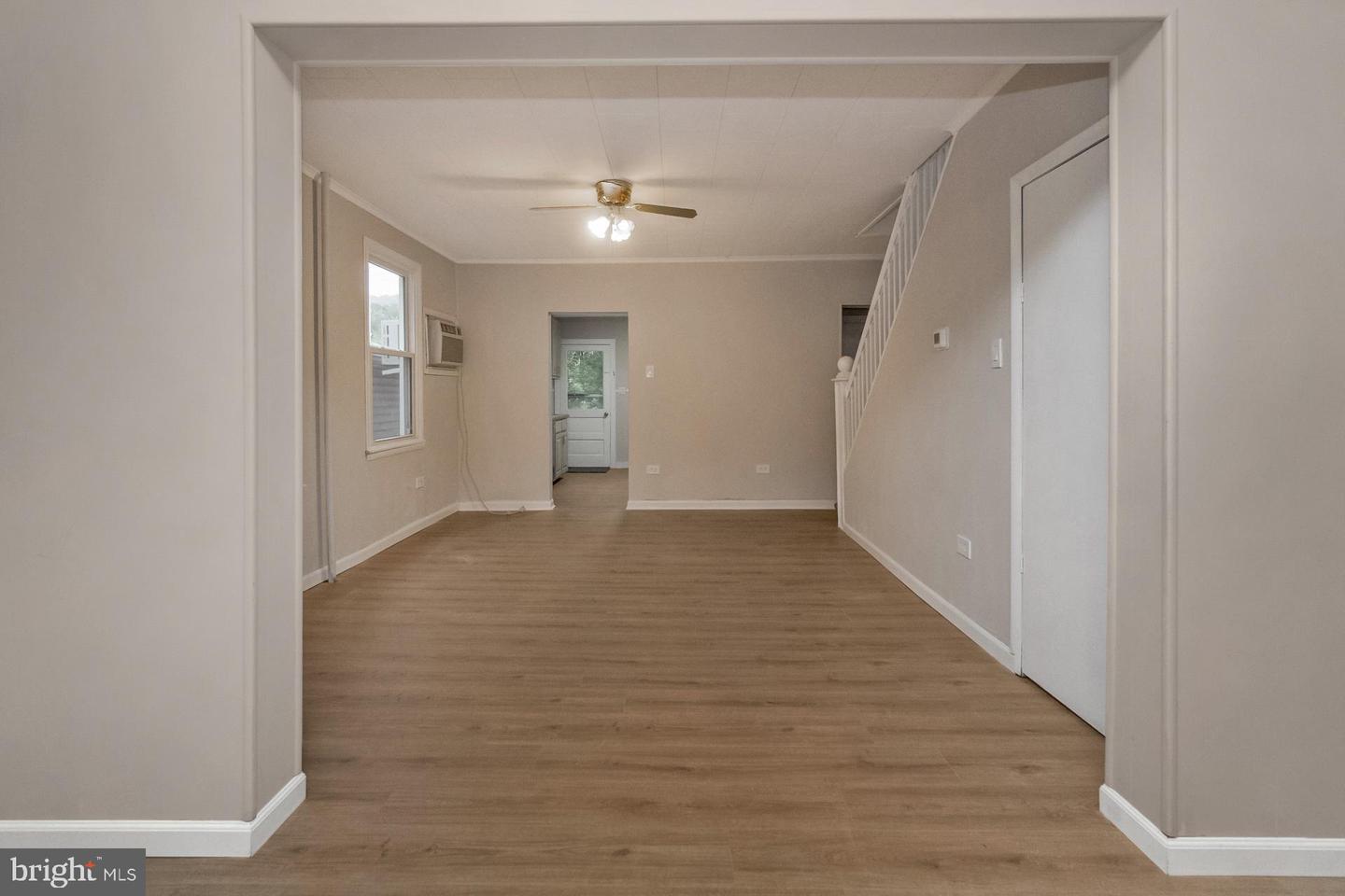 341 W Ridge St Property Photo 5