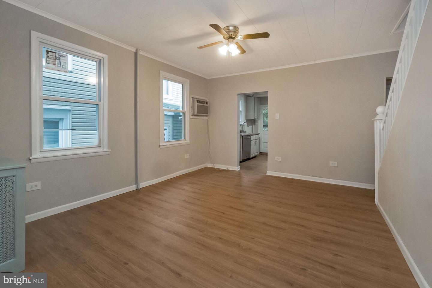 341 W Ridge St Property Photo 6