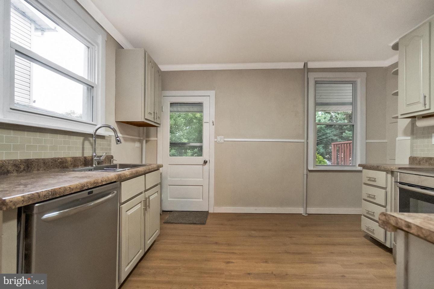 341 W Ridge St Property Photo 12