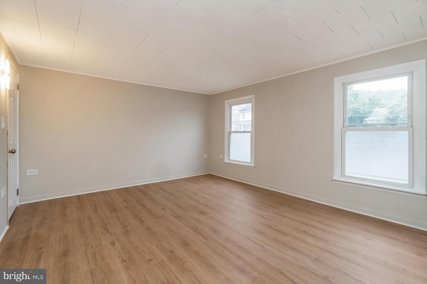 341 W Ridge St Property Photo 20