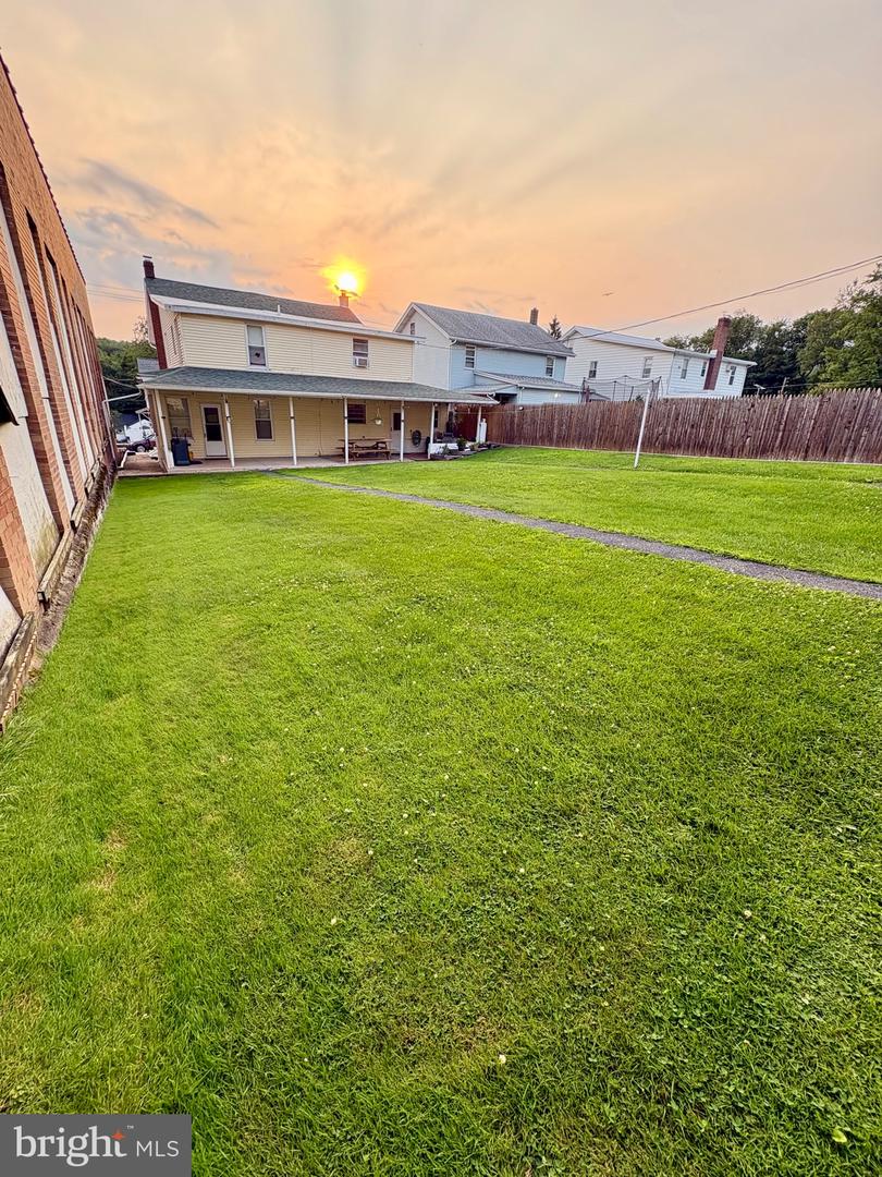 39 Spring St Property Photo 3