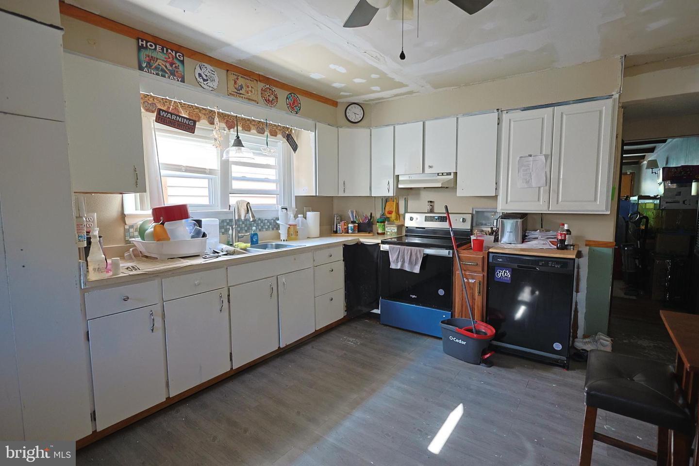 3 Units - Multiple Addresses Property Photo 32