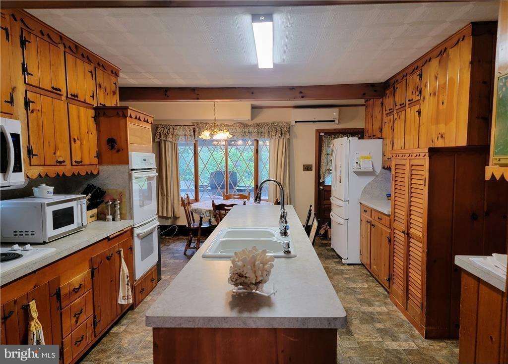 1073 Mahoning Mountain Rd Property Photo 5