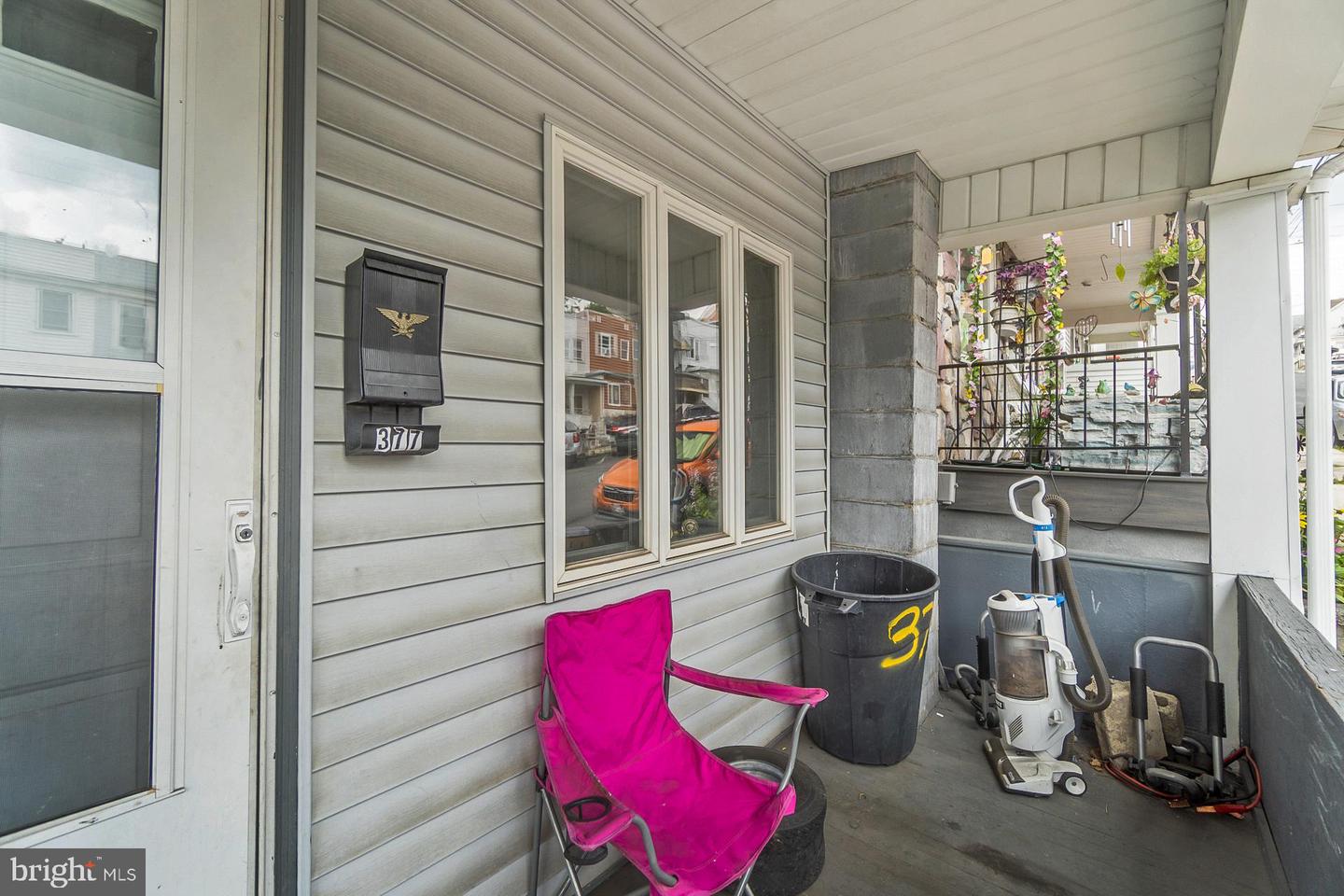 377-379 W Ridge St Property Photo 3