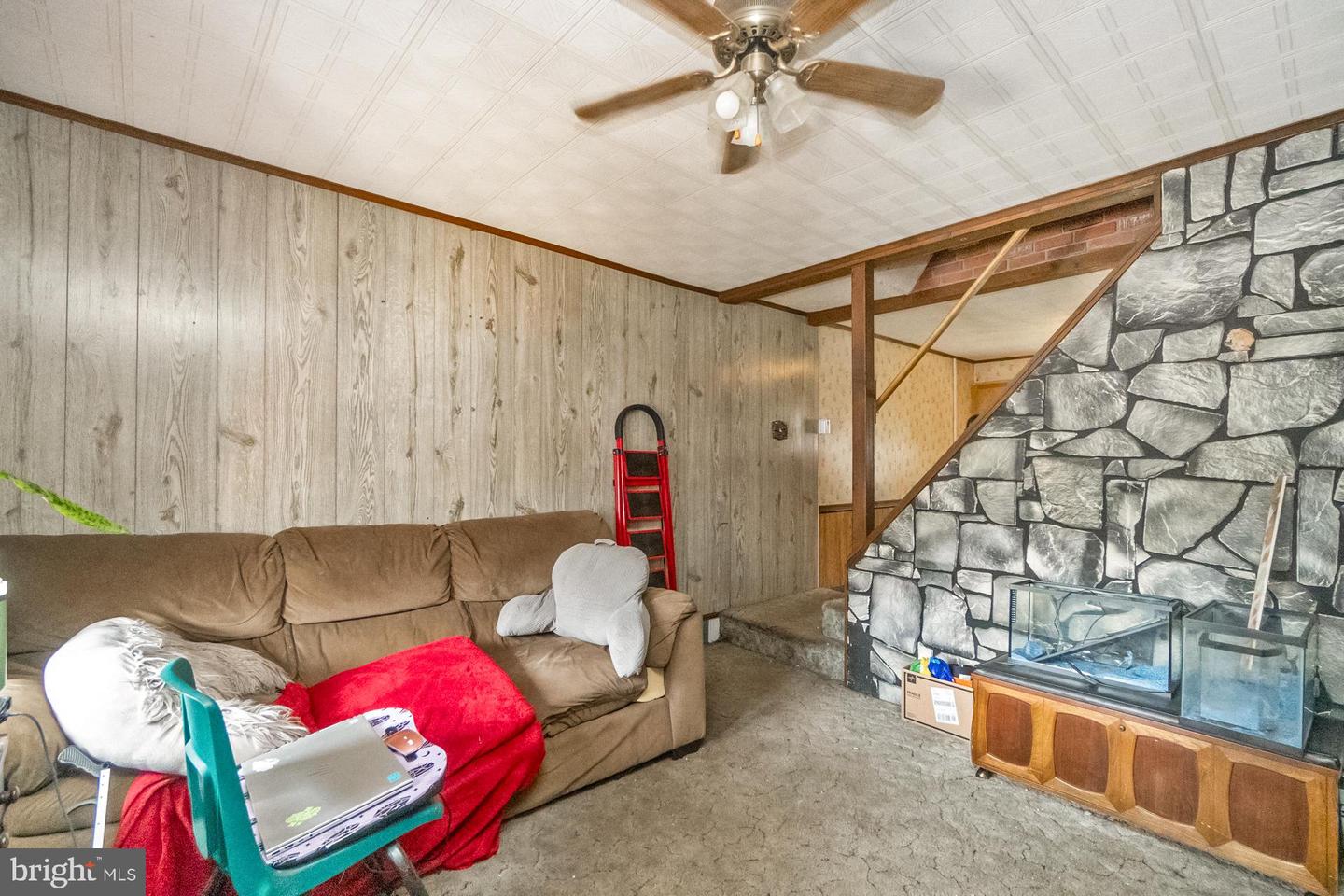 377-379 W Ridge St Property Photo 4