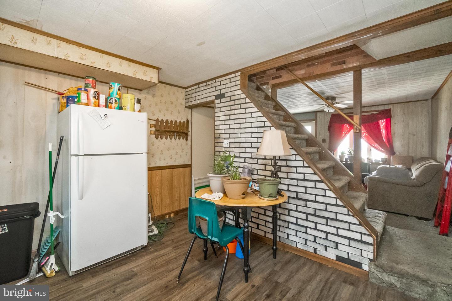 377-379 W Ridge St Property Photo 5