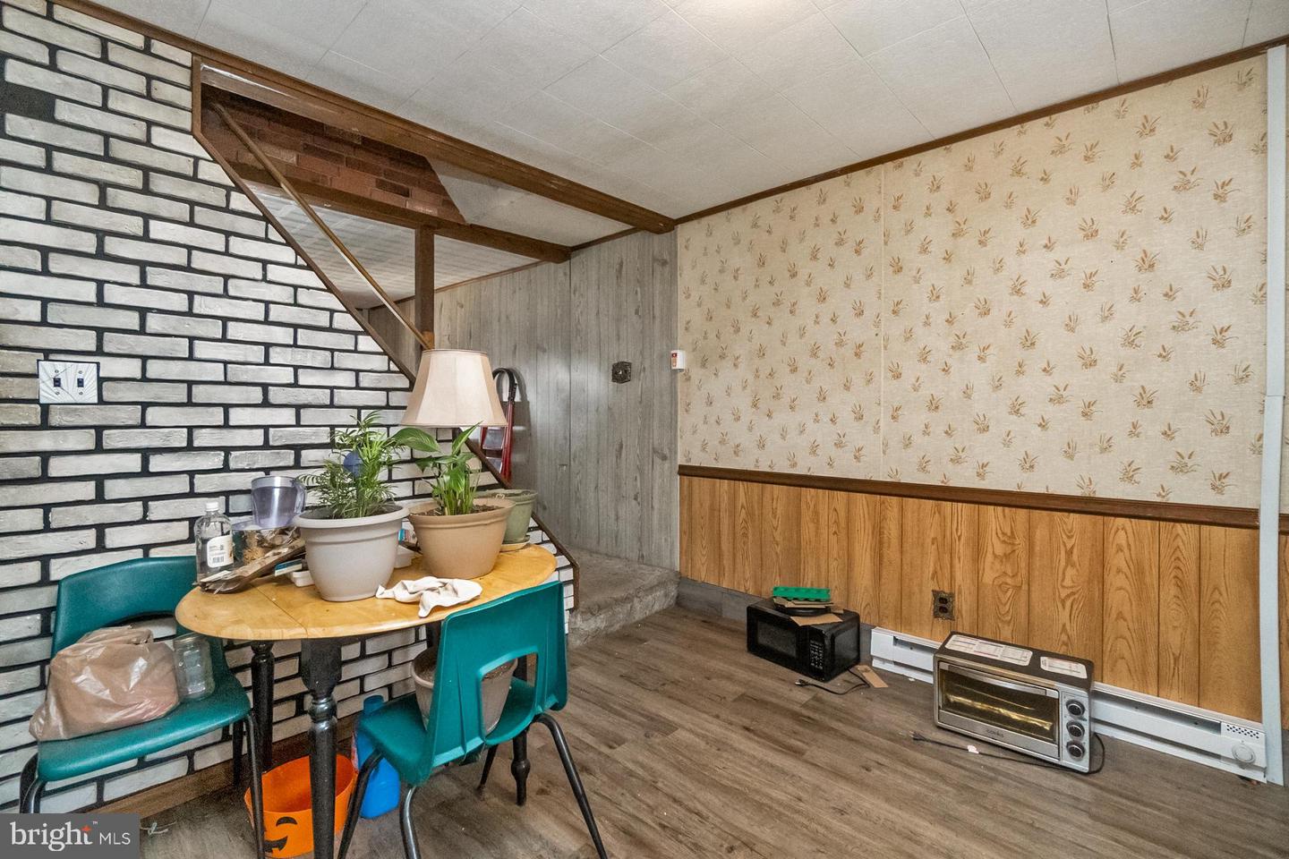 377-379 W Ridge St Property Photo 6
