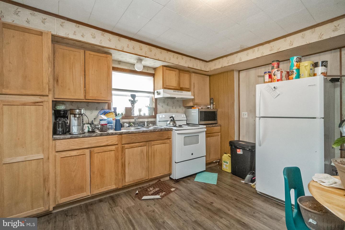 377-379 W Ridge St Property Photo 7