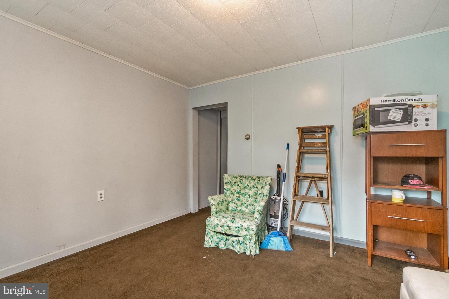377-379 W Ridge St Property Photo 14