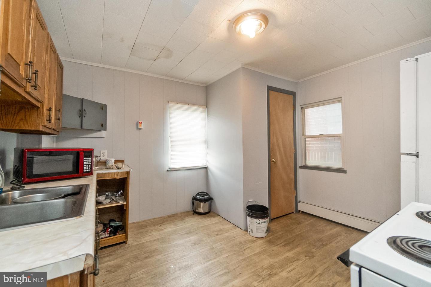 377-379 W Ridge St Property Photo 15