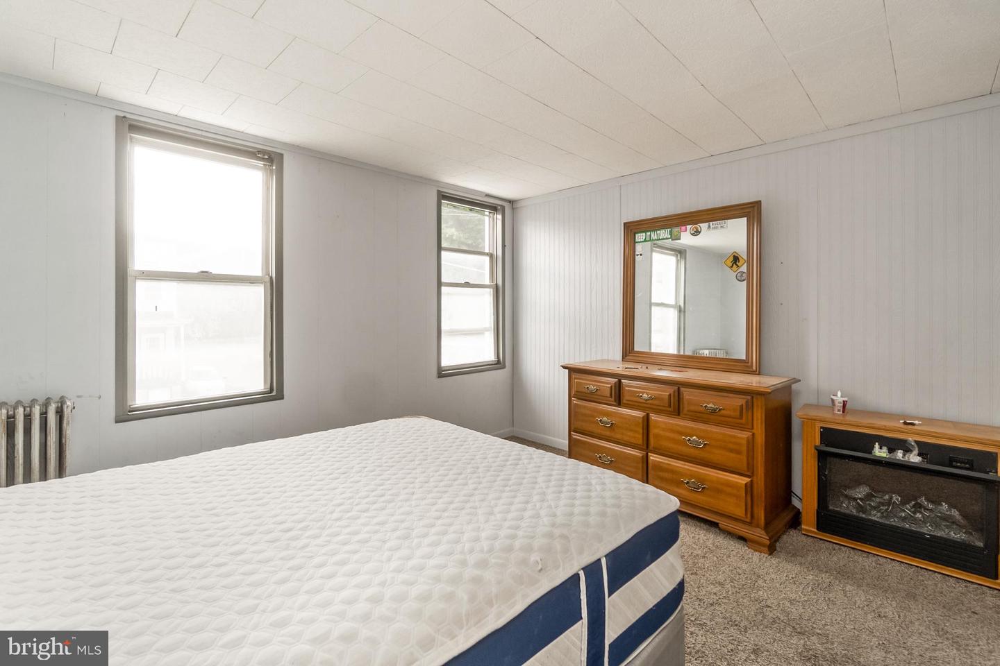 377-379 W Ridge St Property Photo 17