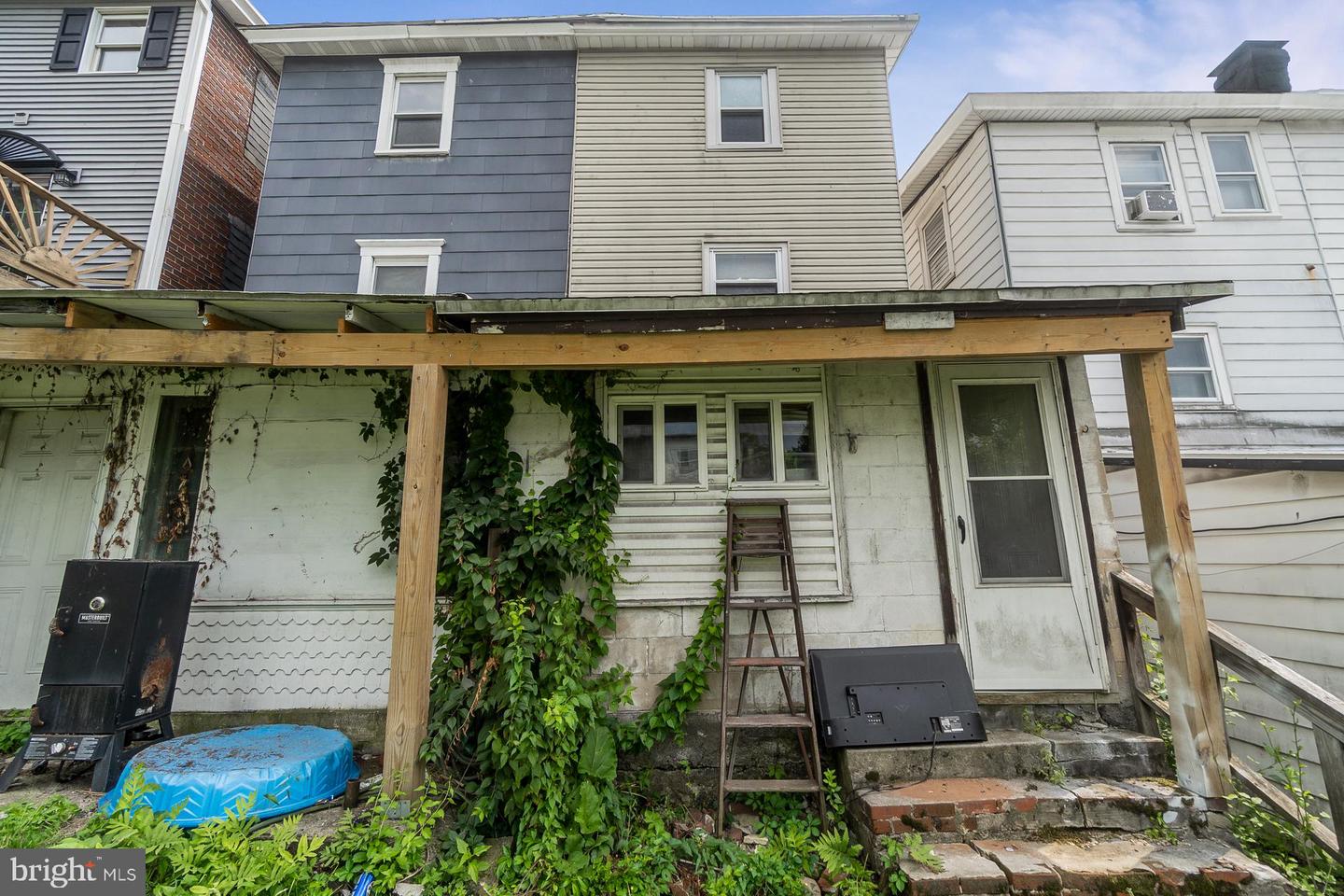 377-379 W Ridge St Property Photo 26