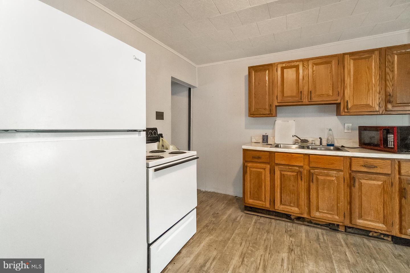377-379 W Ridge St Property Photo 36