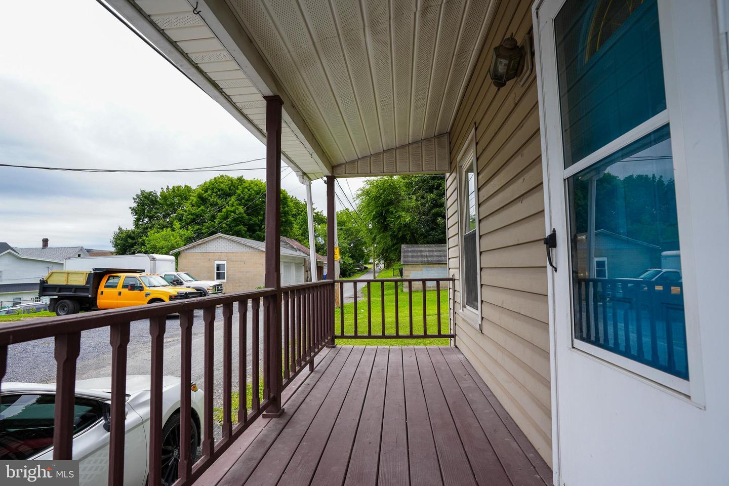367 East Aly N Property Photo 4