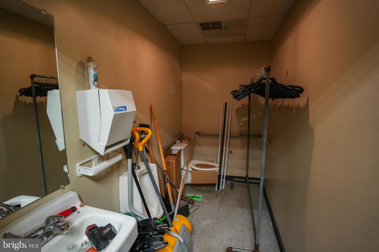 418 Delaware Ave Property Photo 33