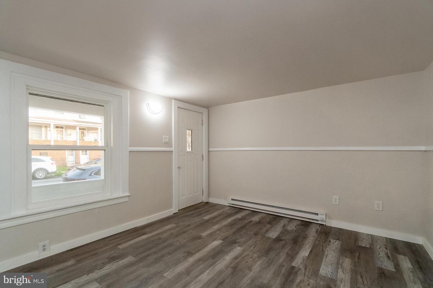 7 W Abbott St Property Photo 6