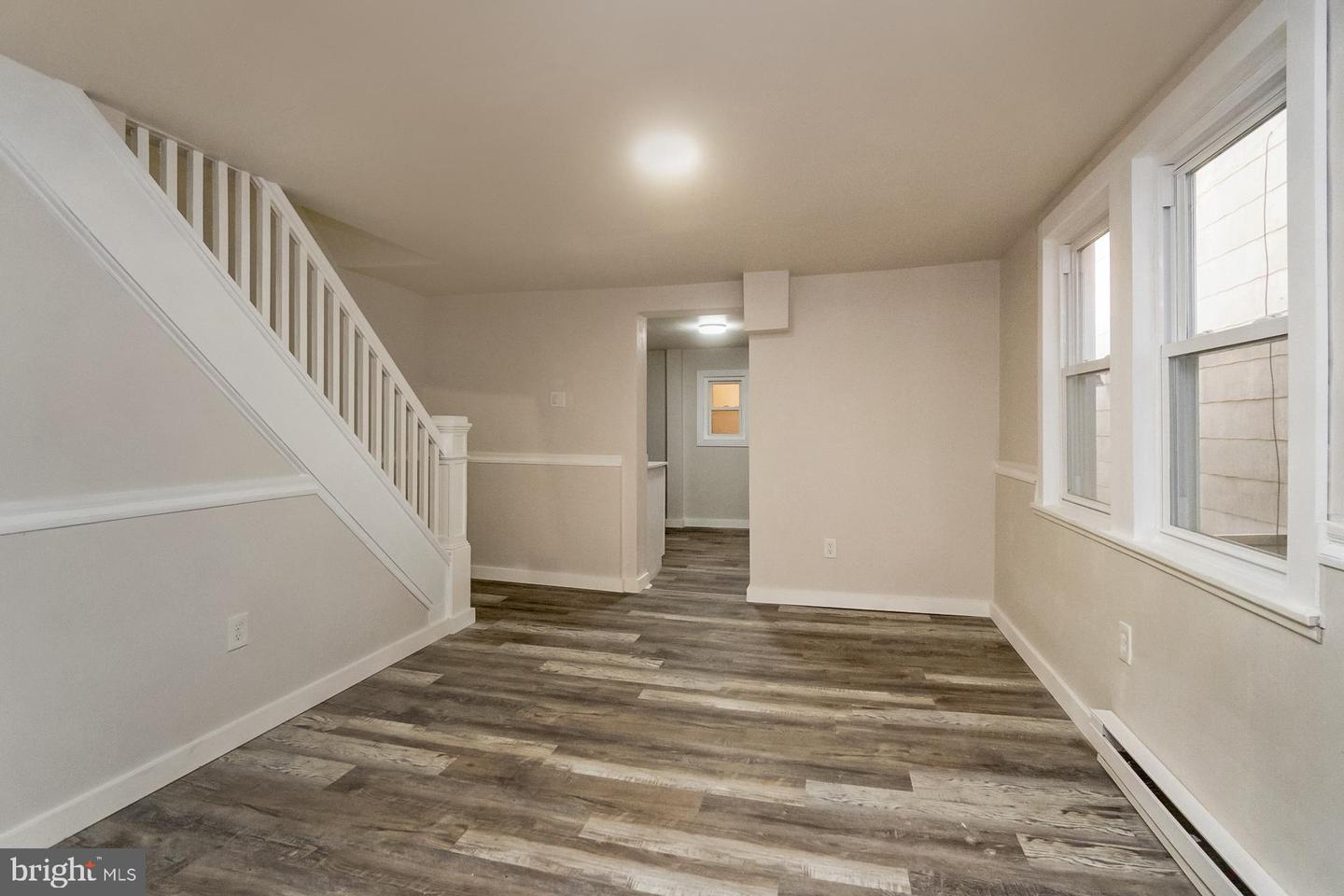 7 W Abbott St Property Photo 8