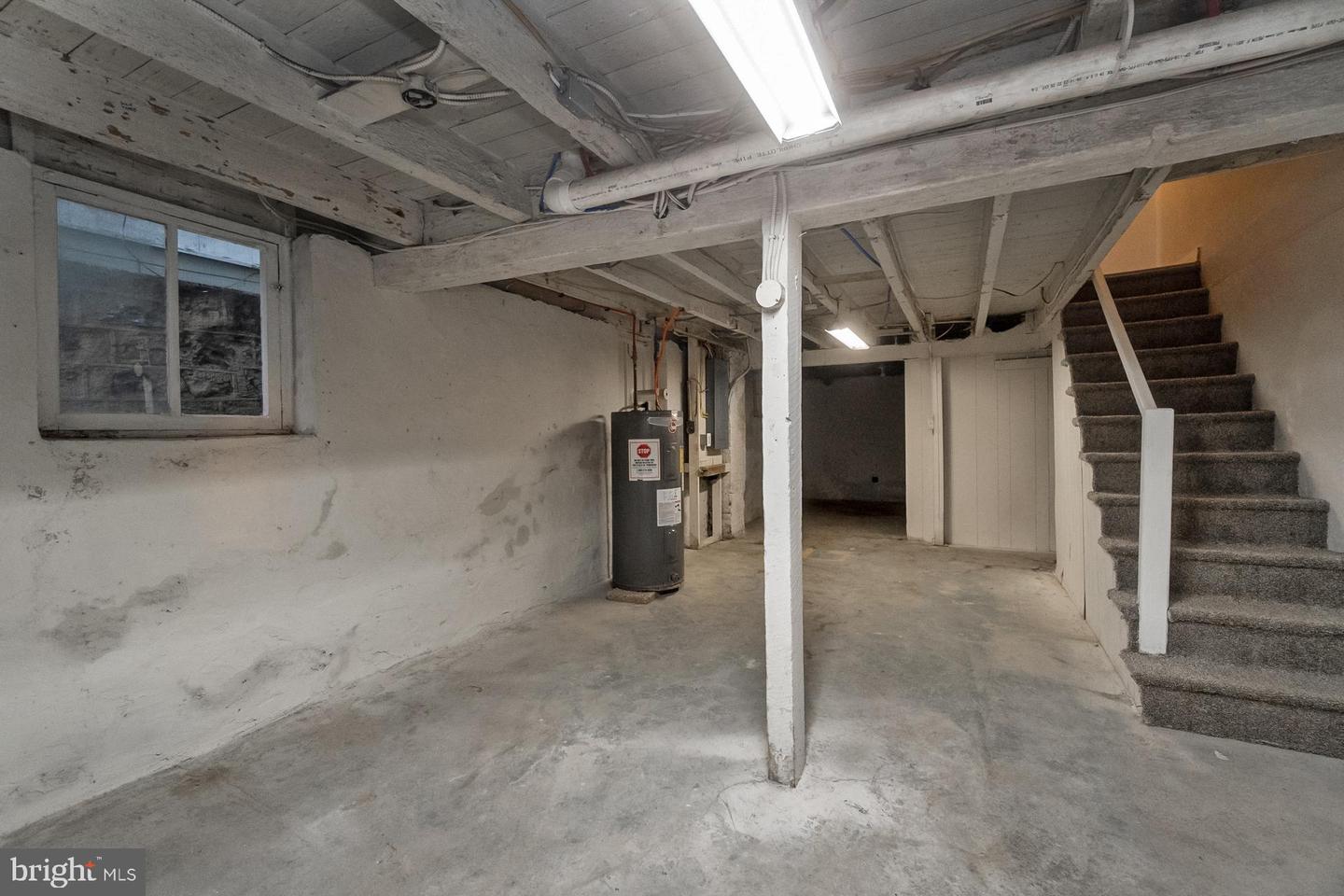 7 W Abbott St Property Photo 29