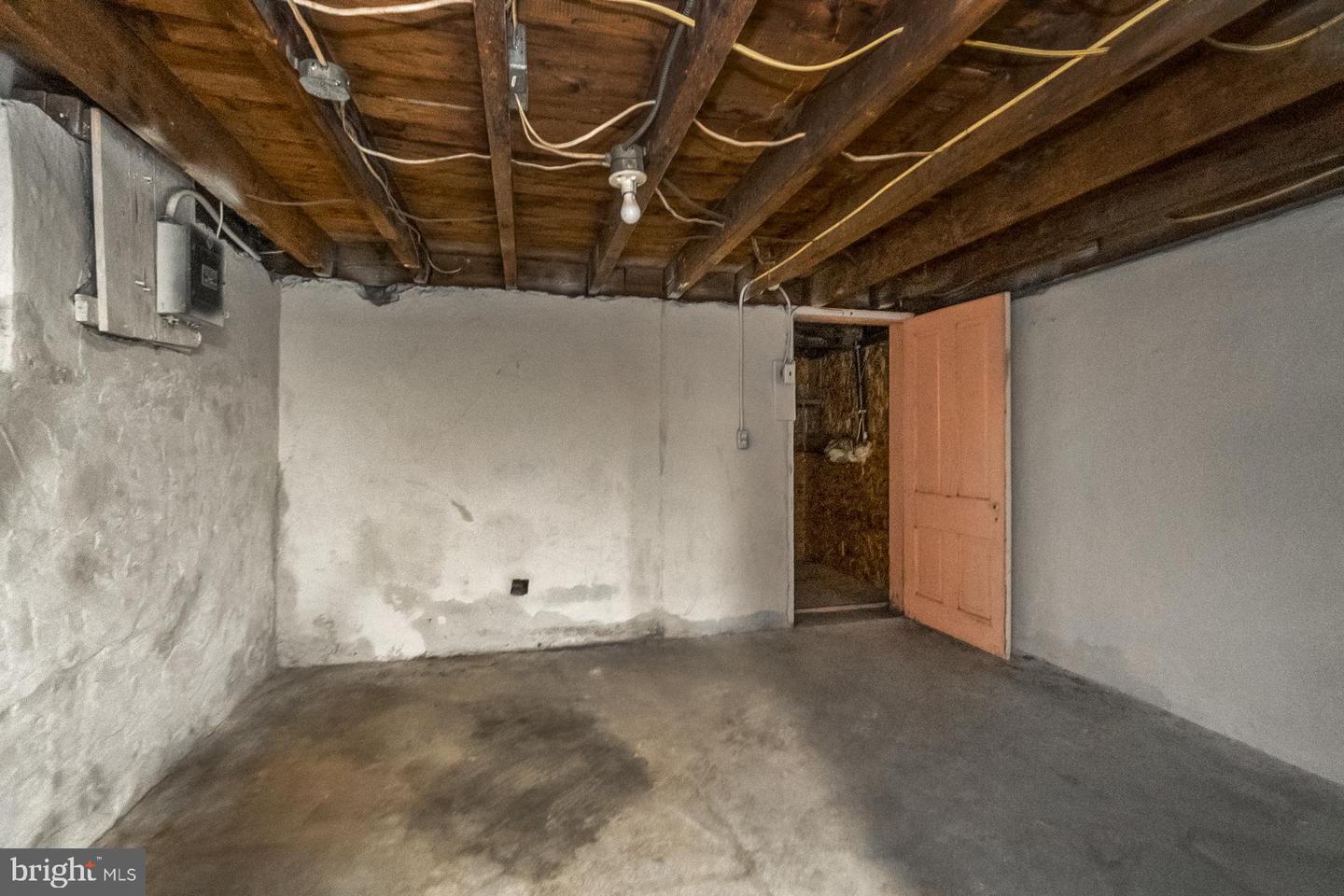 7 W Abbott St Property Photo 32