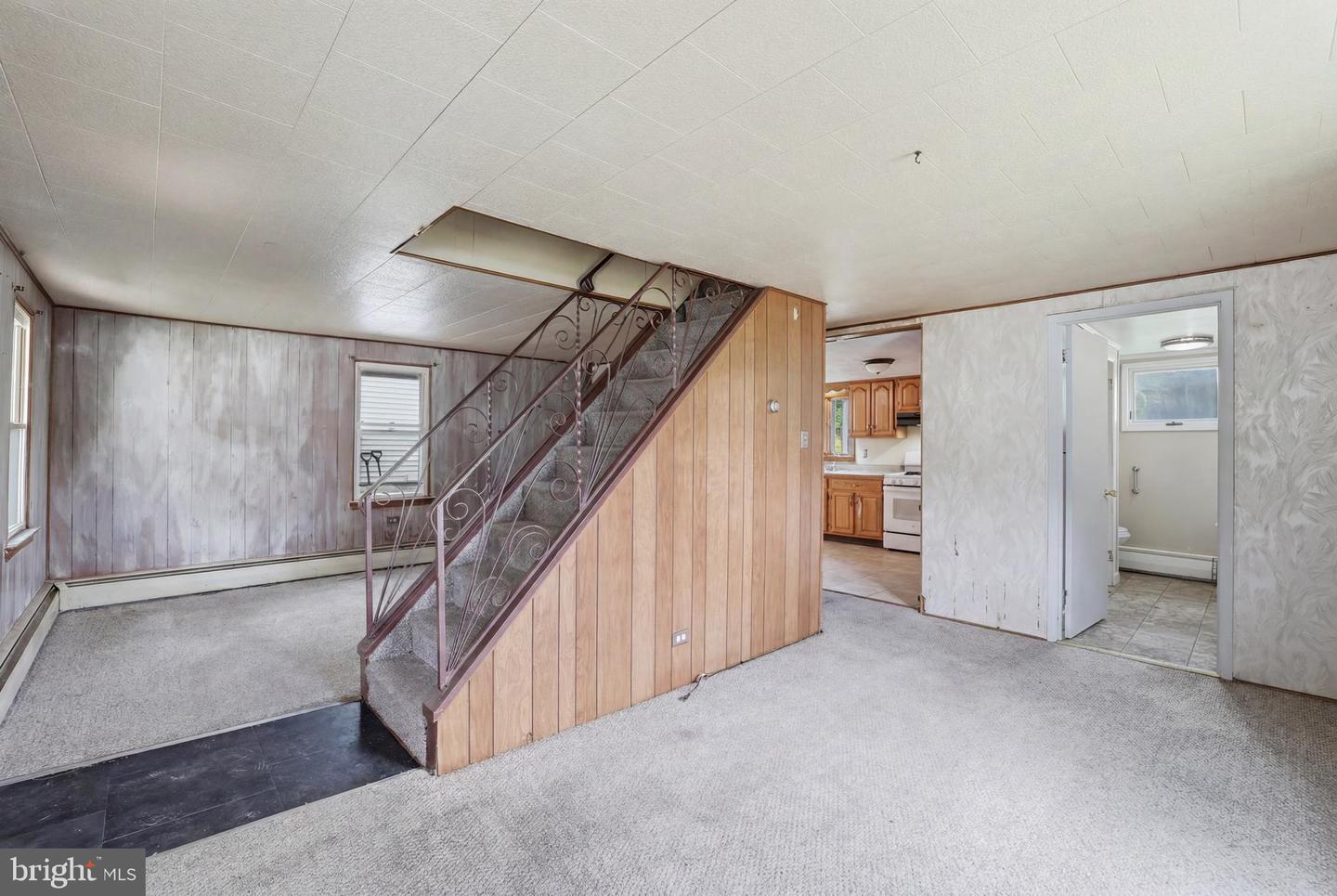 242 Hudsondale St Property Photo 3