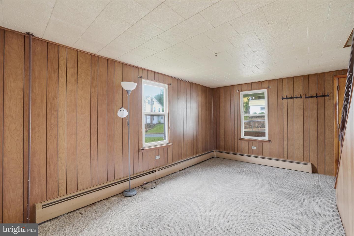 242 Hudsondale St Property Photo 6