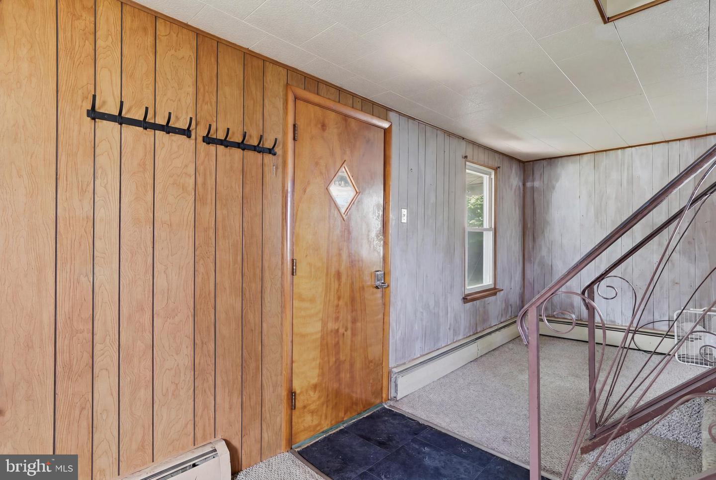 242 Hudsondale St Property Photo 9