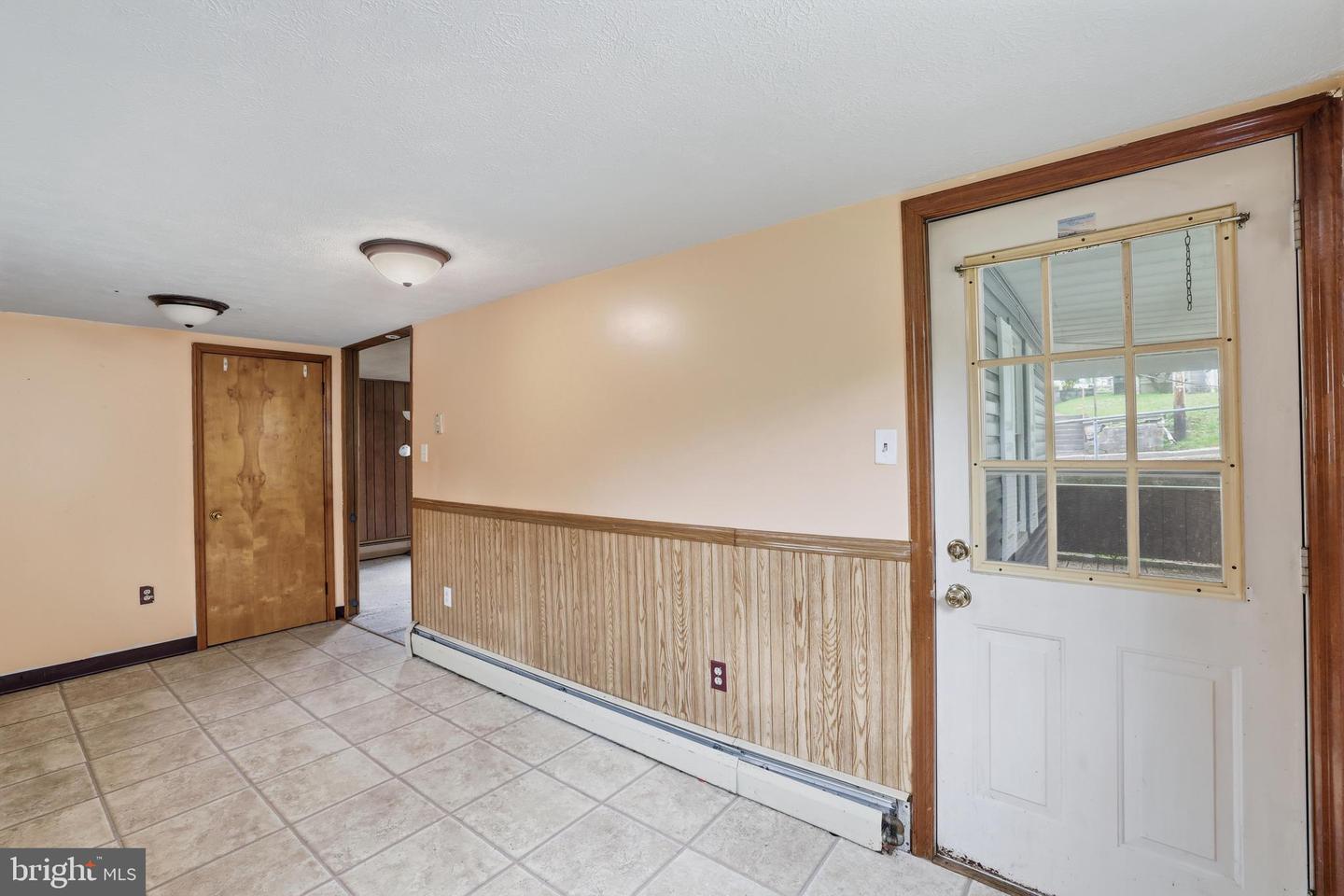 242 Hudsondale St Property Photo 11