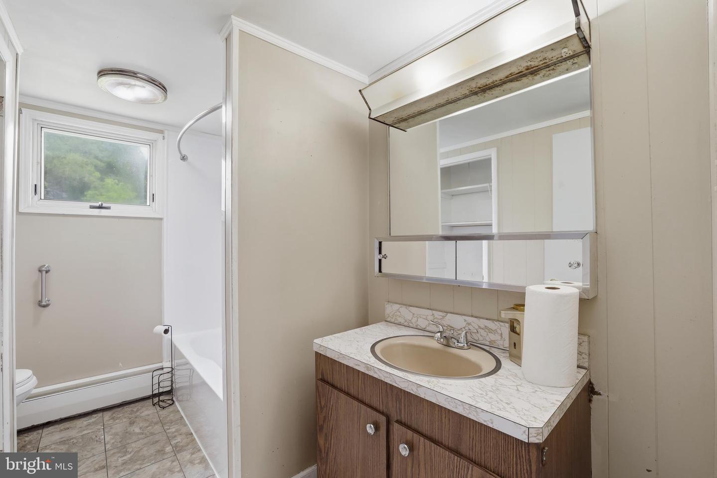 242 Hudsondale St Property Photo 12