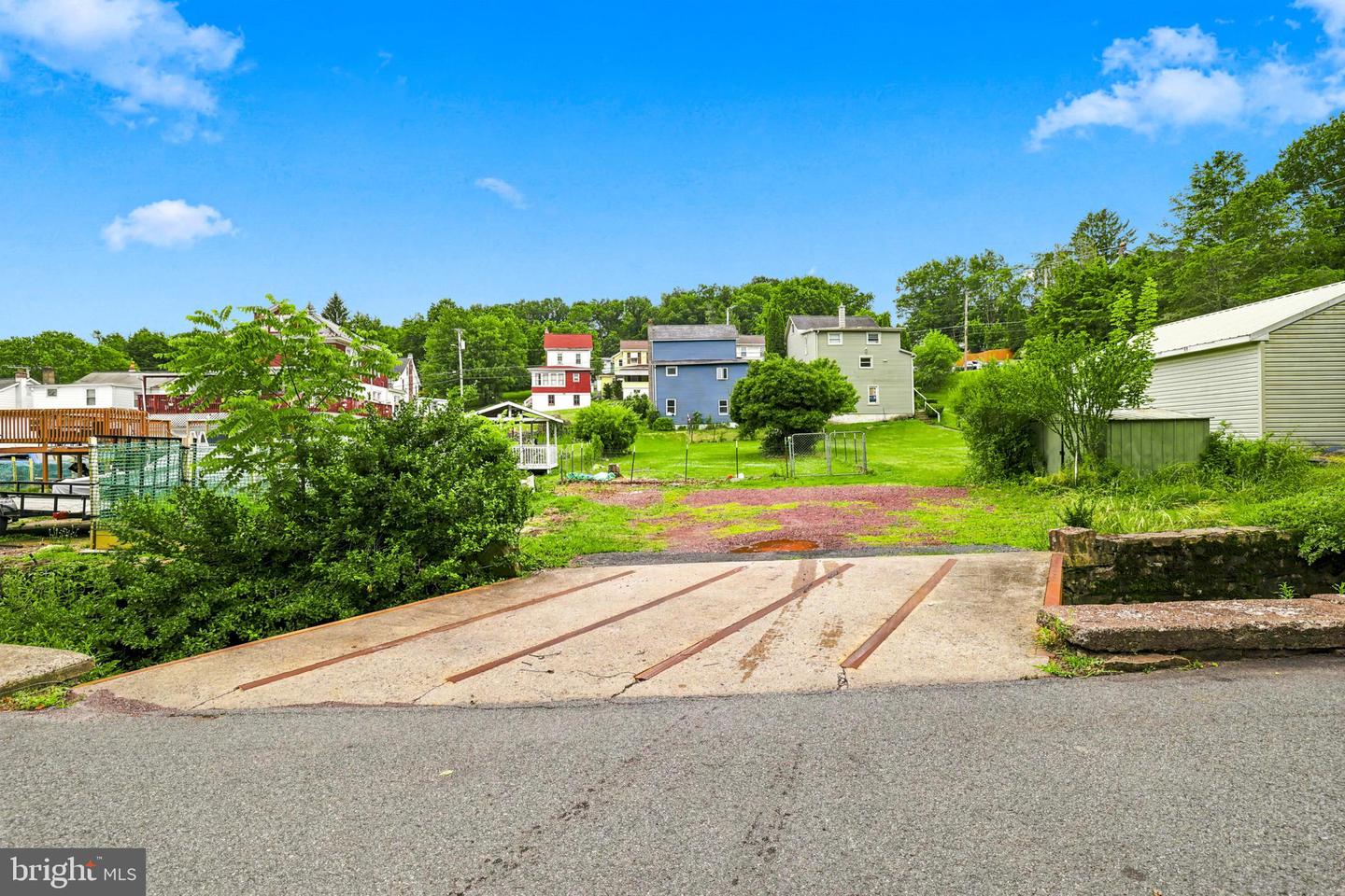 242 Hudsondale St Property Photo 25