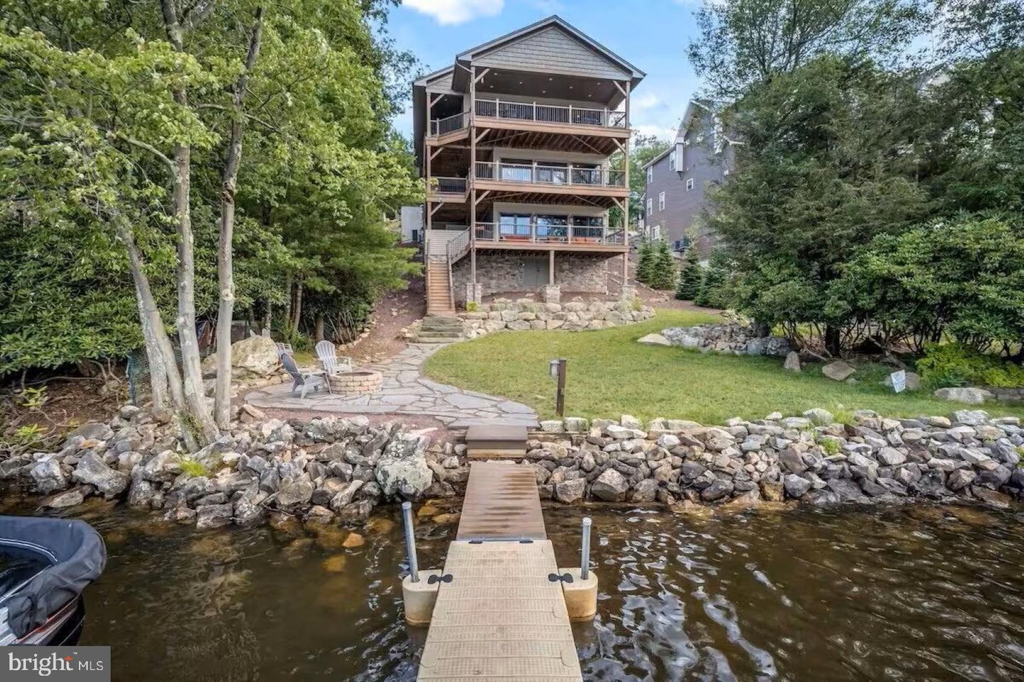 186 S Lake Dr Property Photo 1