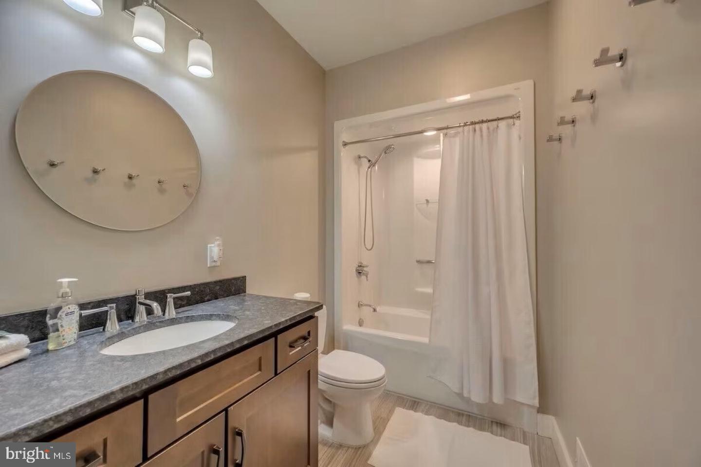 186 S Lake Dr Property Photo 64